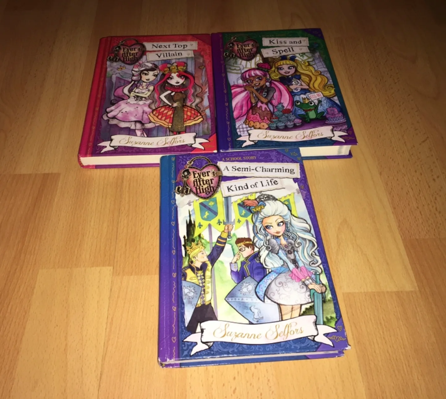($5 each) Hardcover Ever After High Books thumbnail