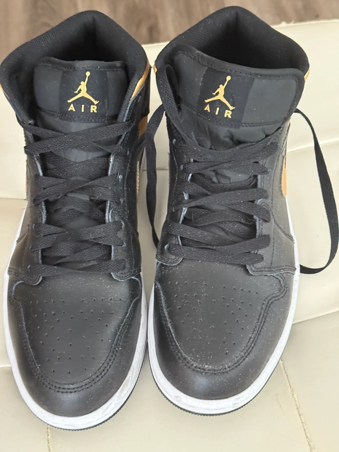 Jordan Air 1 Mid Black Gold Size 10.5 thumbnail
