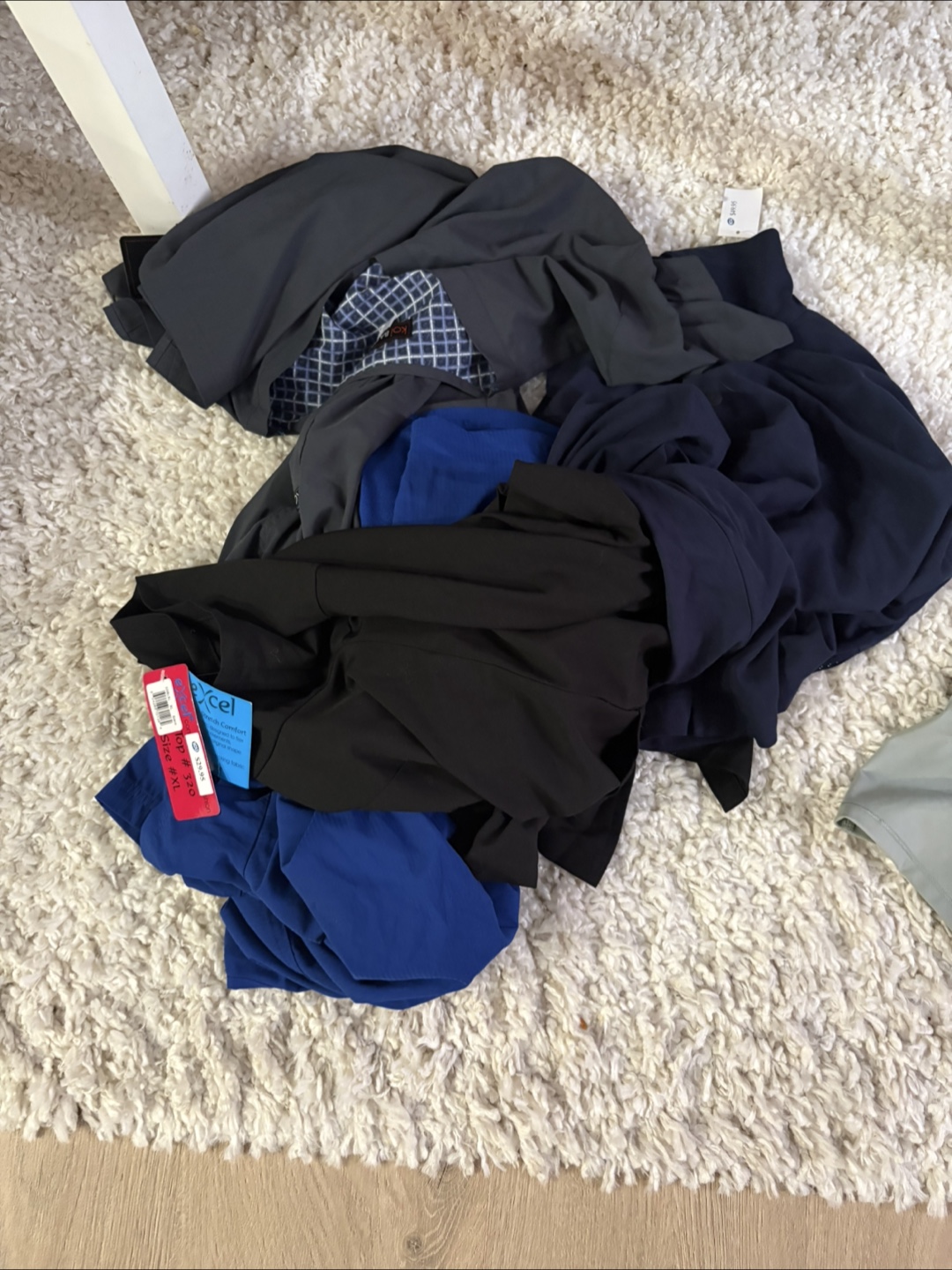 Free mens Excel Scrub Top - Size XL and large