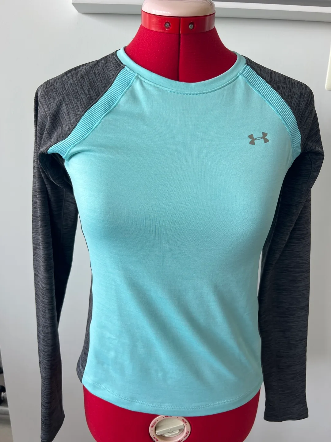 Under Armour Long Sleeve Top - Size Small thumbnail