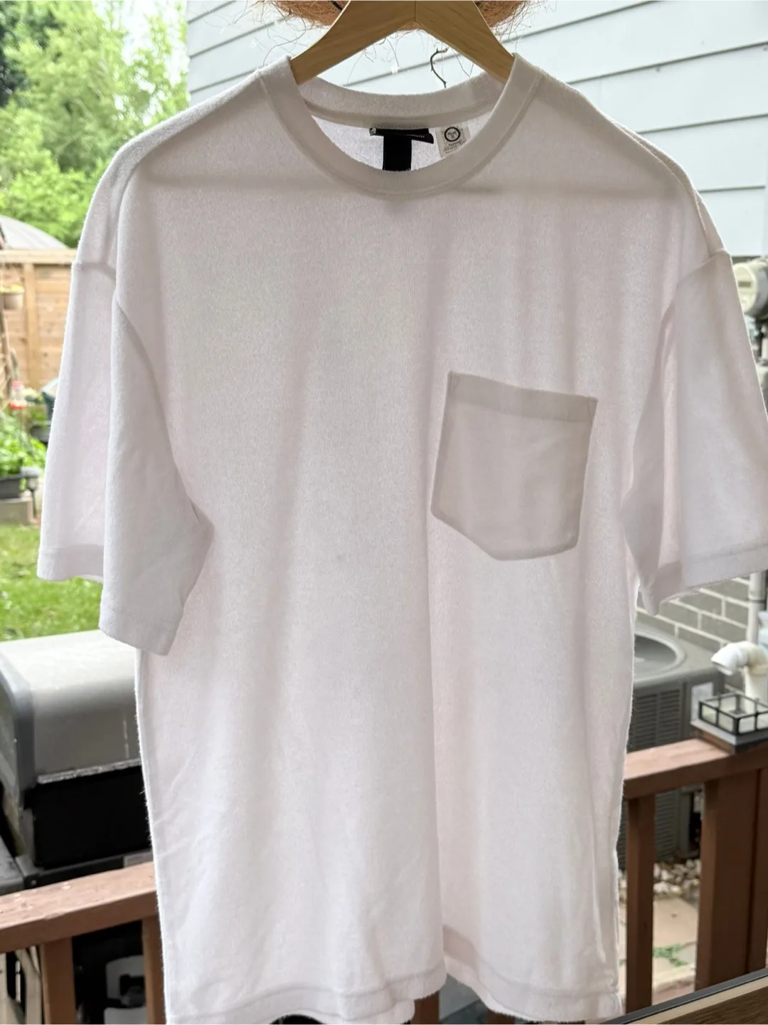 H&M Relaxed Fit White Pocket T-Shirt ��– Size L thumbnail