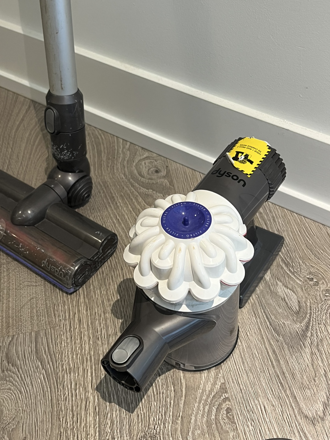 Dyson V6 Cord-Free Cordless Vacuum - photo 3