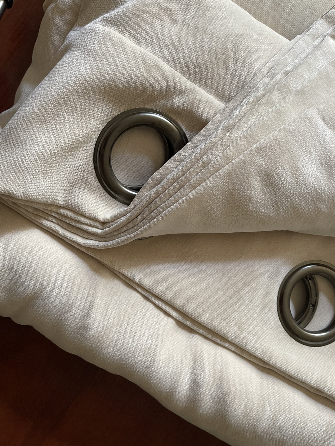 2x Beige Velvet Curtains (82x50) VERY NICE, ELLEGANT - photo 2