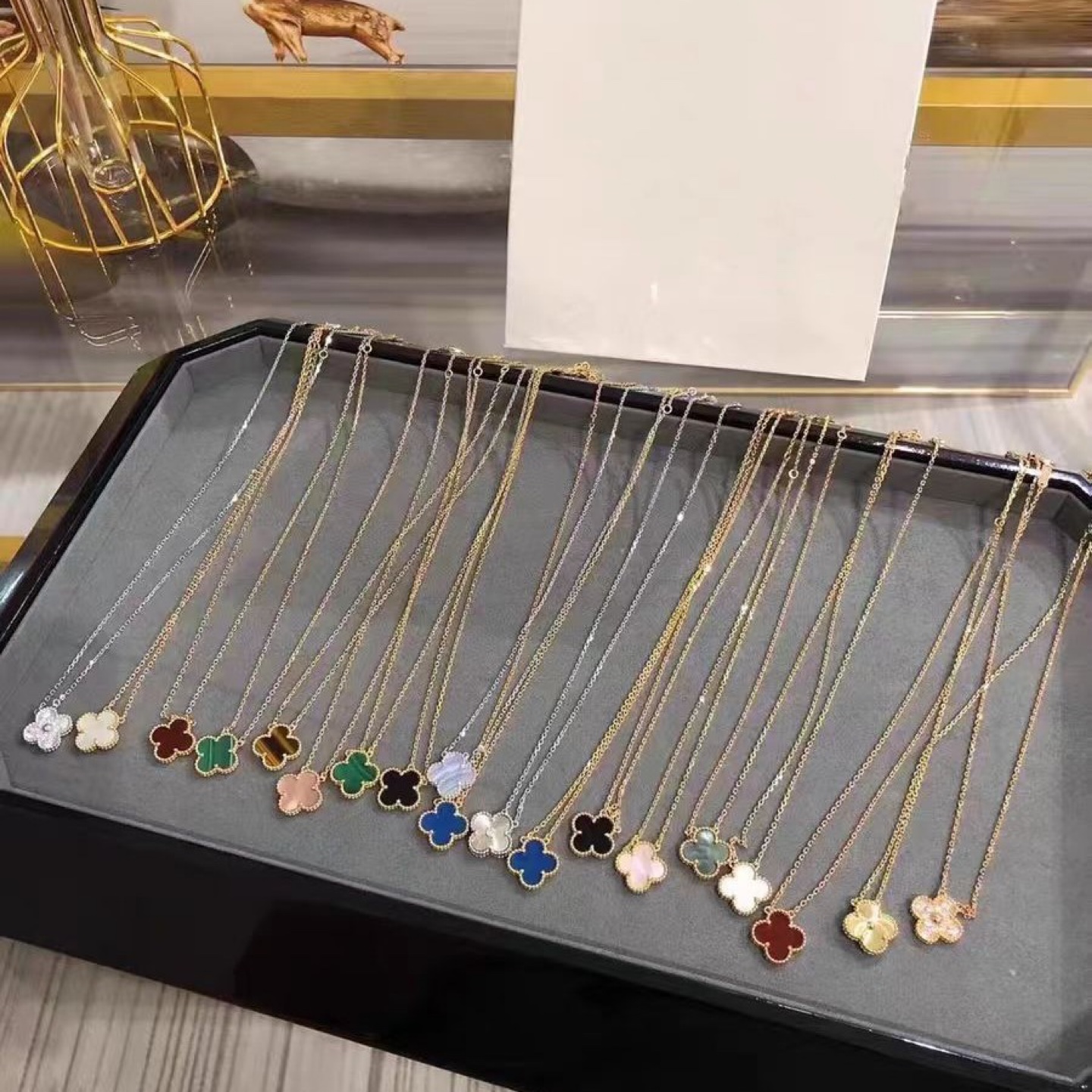 Clover Style Pendant Necklace collection