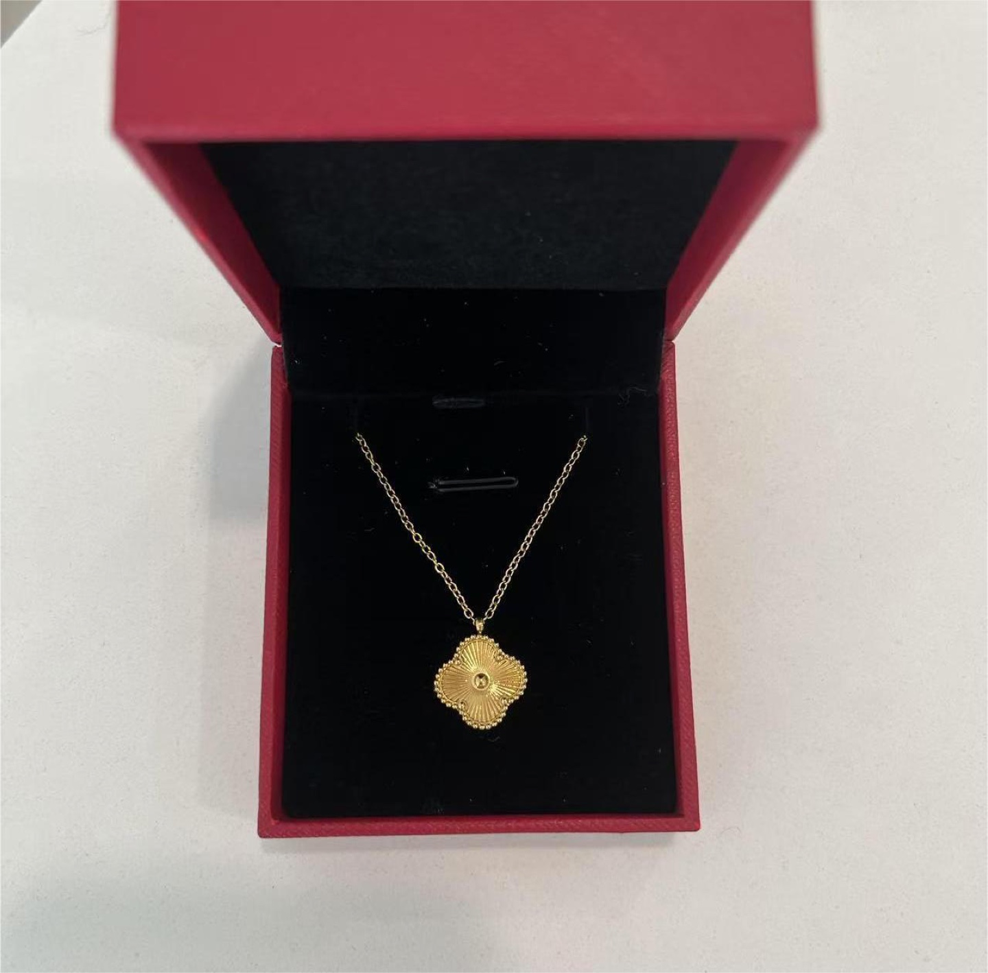 Clover Style Pendant Necklace collection - photo 5