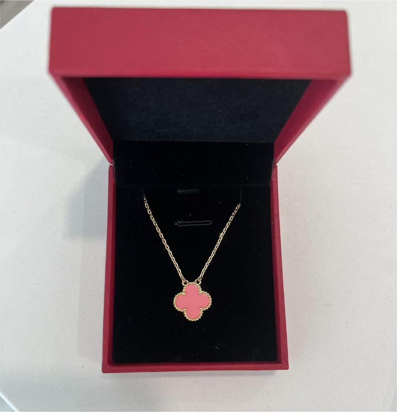 Clover Style Pendant Necklace collection - photo 3