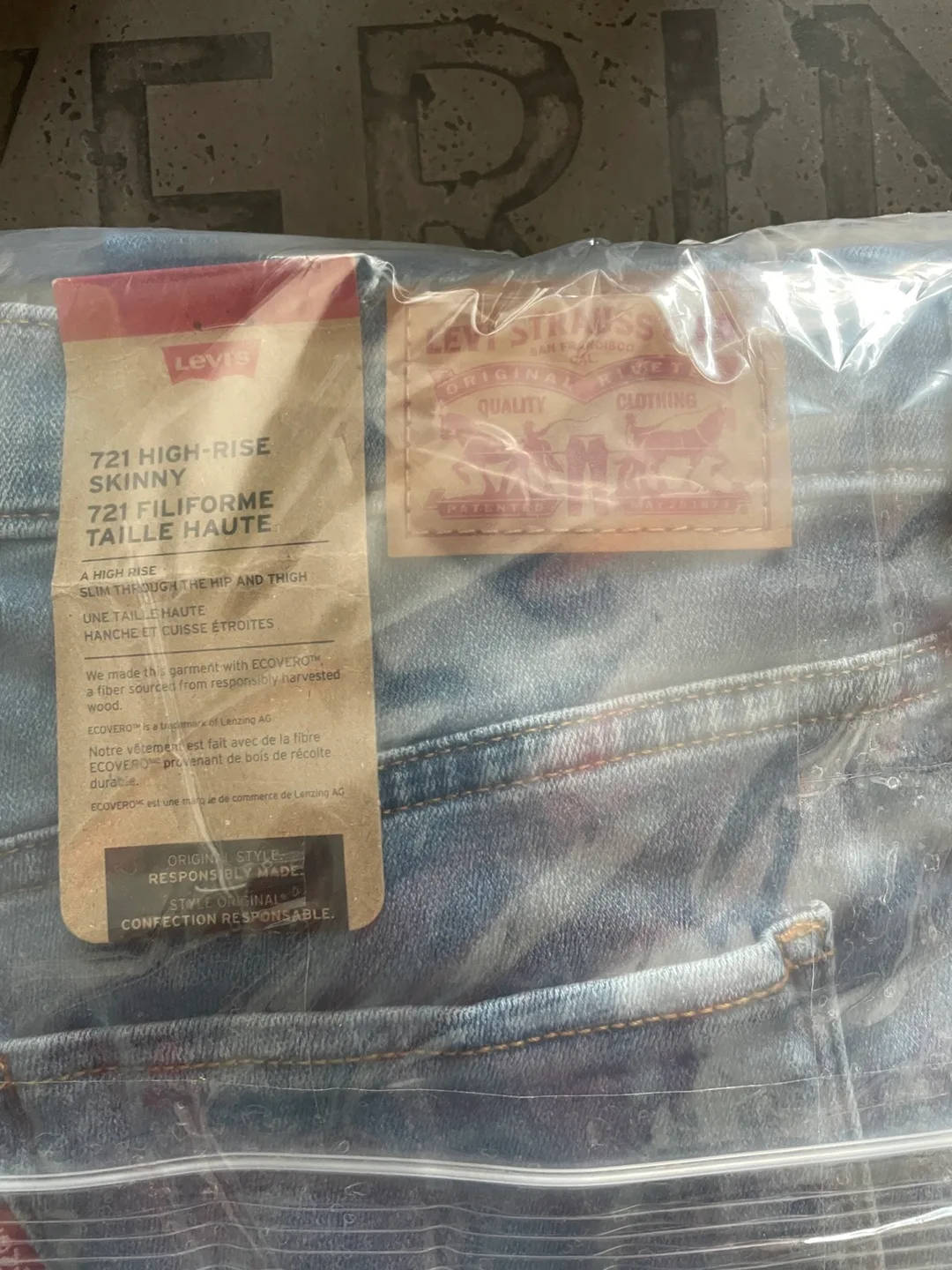 Women’s Levi’s Jeans -NEW image indicator(2)