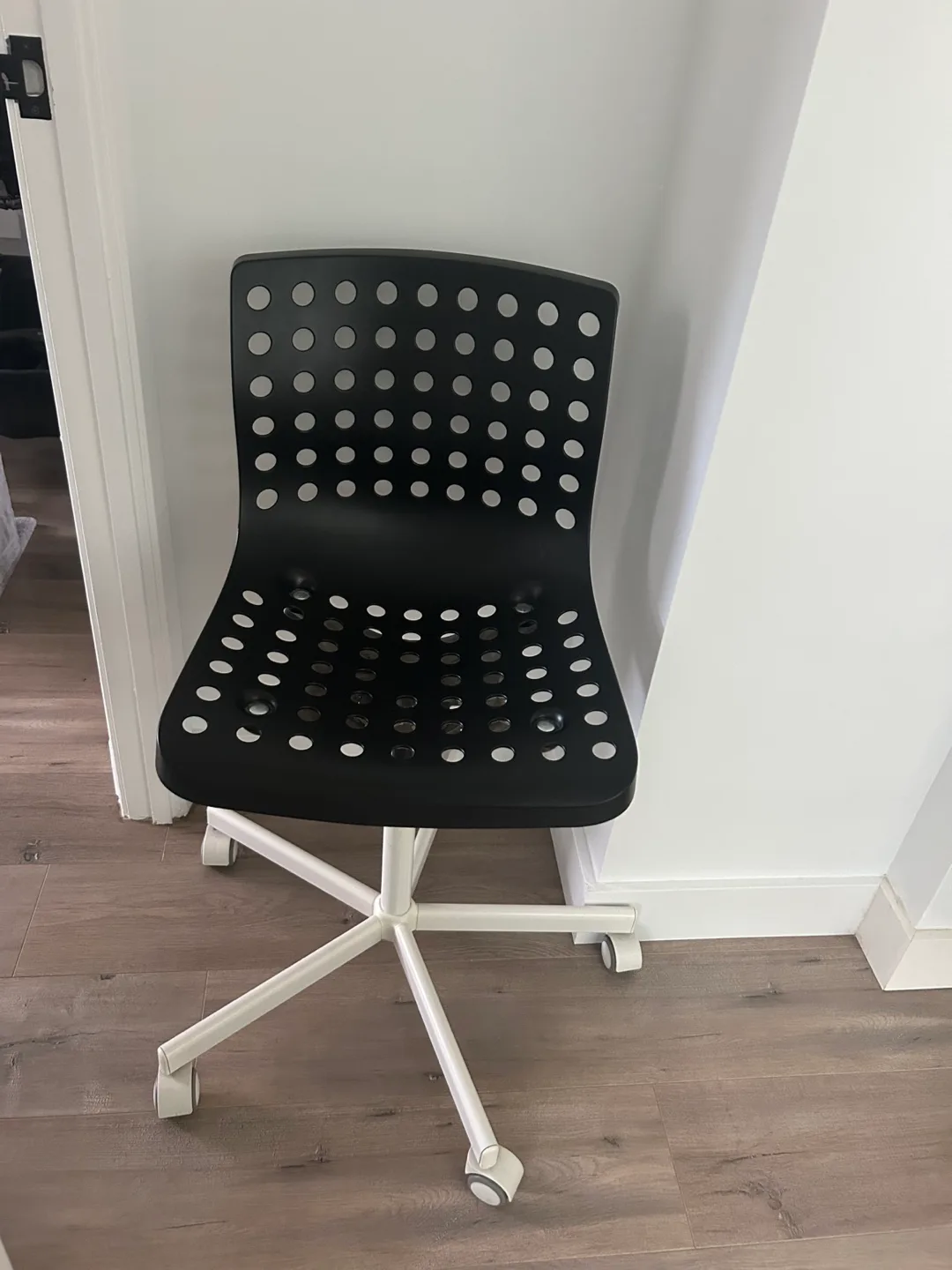 IKEA Markus Black Swivel Chair thumbnail
