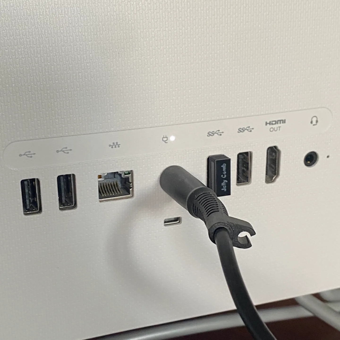 HP All-in-One 22” Desktop w/ dvd rom image indicator(8)