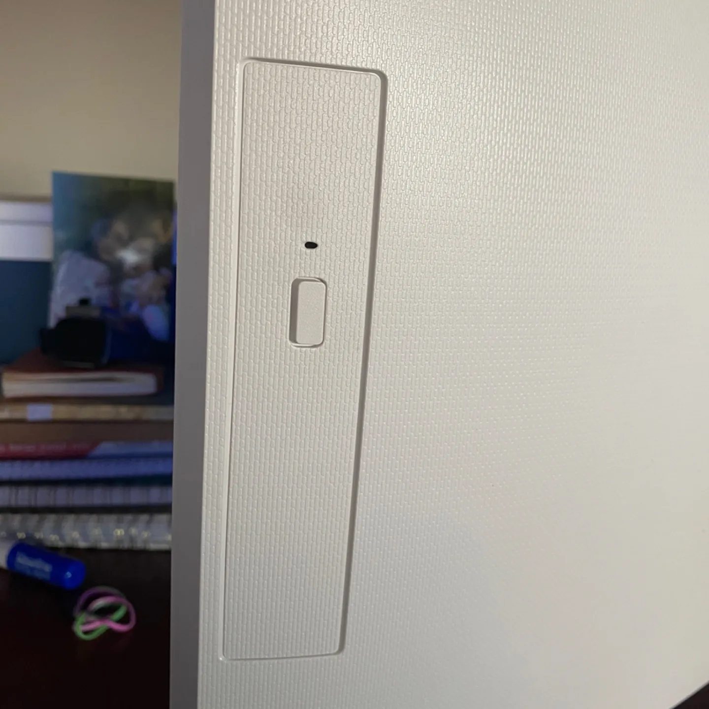 HP All-in-One 22” Desktop w/ dvd rom image indicator(7)