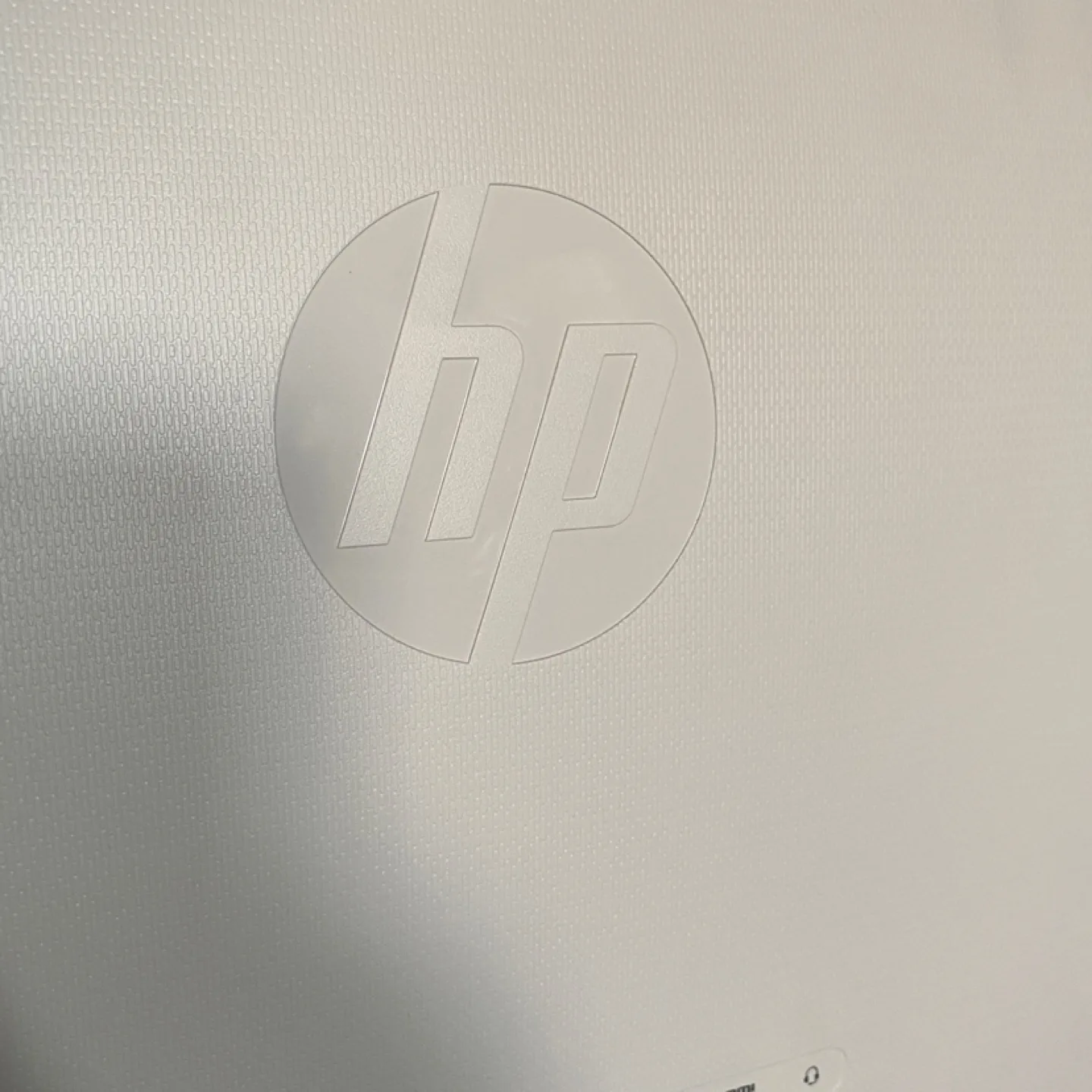 HP All-in-One 22” Desktop w/ dvd rom image indicator(9)