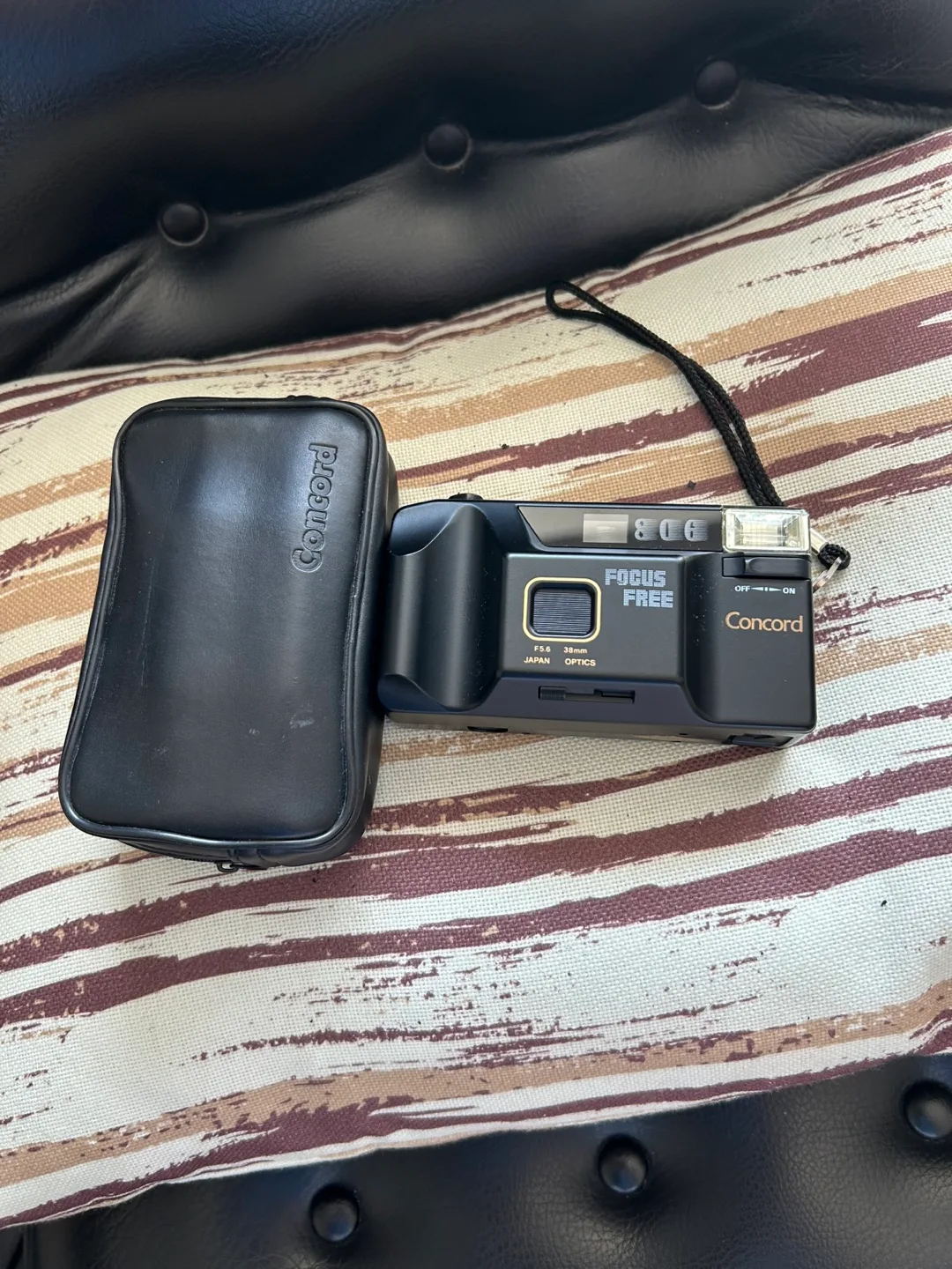 Concord Focus Free 35mm Camera w/ Case thumbnail