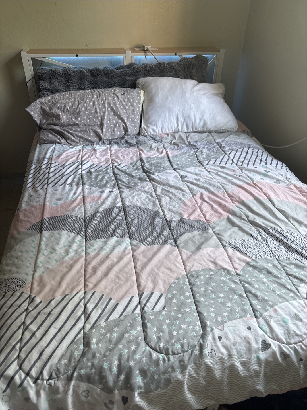 Full size bed