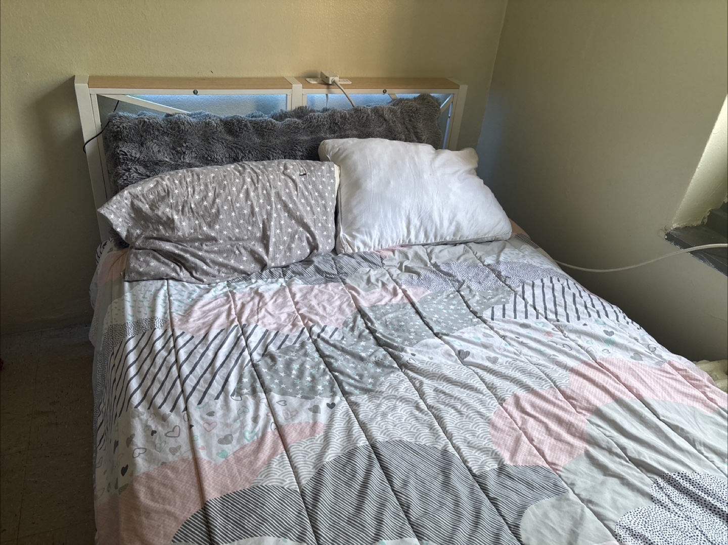 Full size bed - photo 2