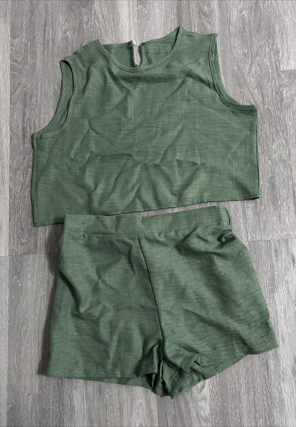 Green Two-Piece Set image indicator(3)