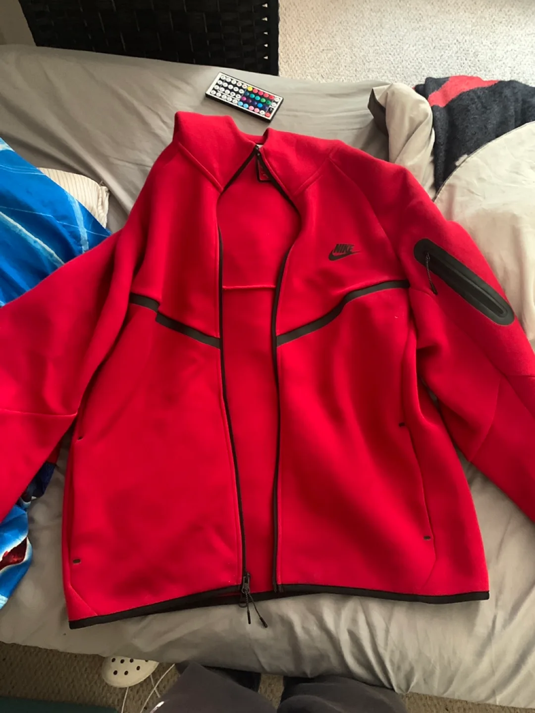 Red Nike tech suze large brand new thumbnail