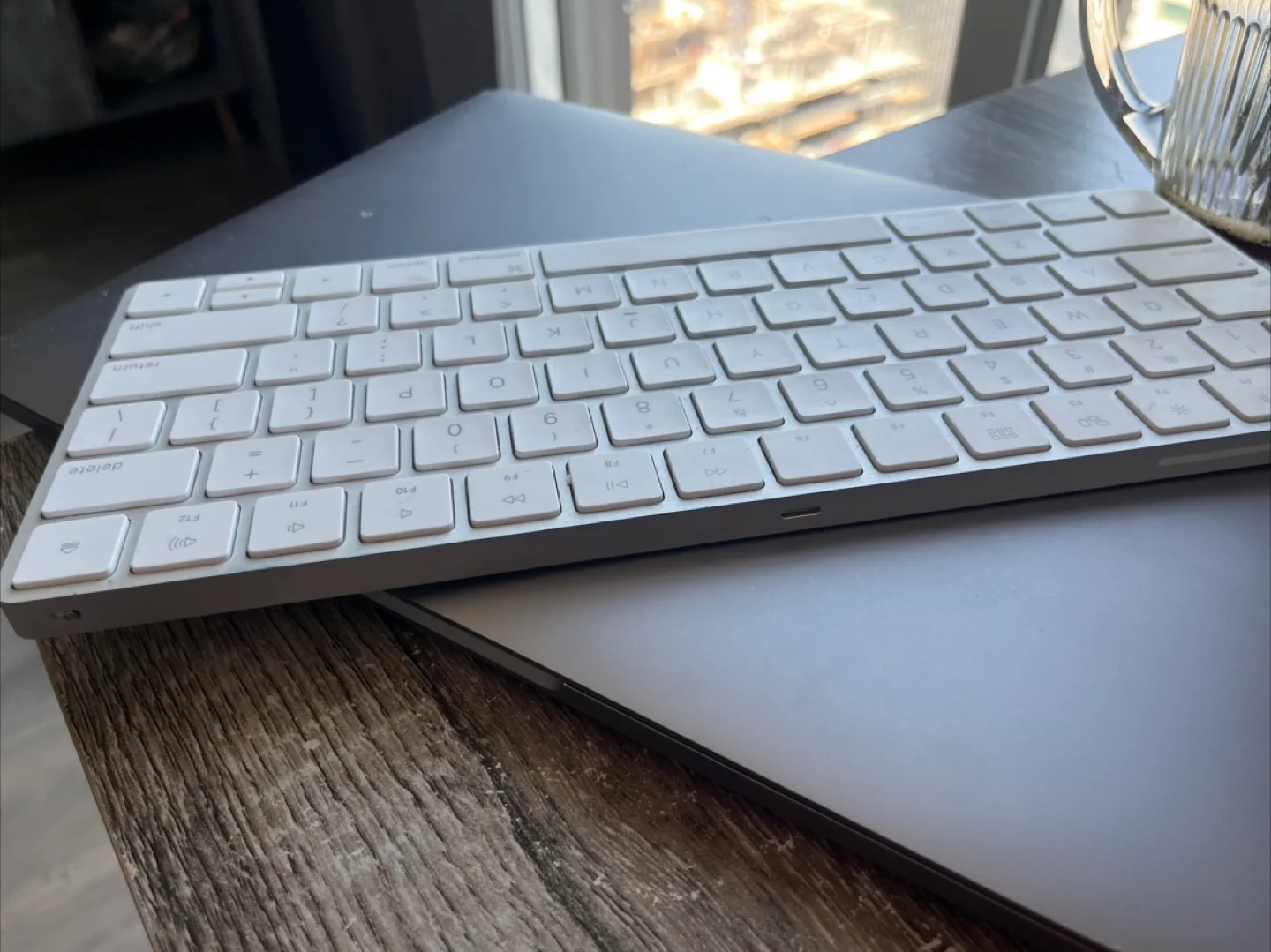 Apple Magic Keyboard - Silver image indicator(2)
