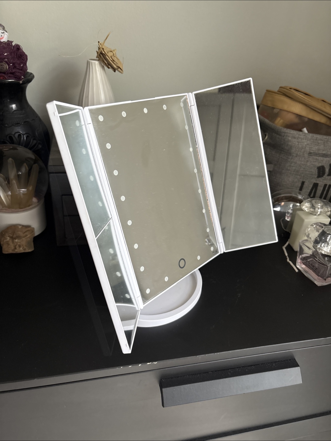 NorthEaz Trifold Lighted Vanity Mirror - photo 4
