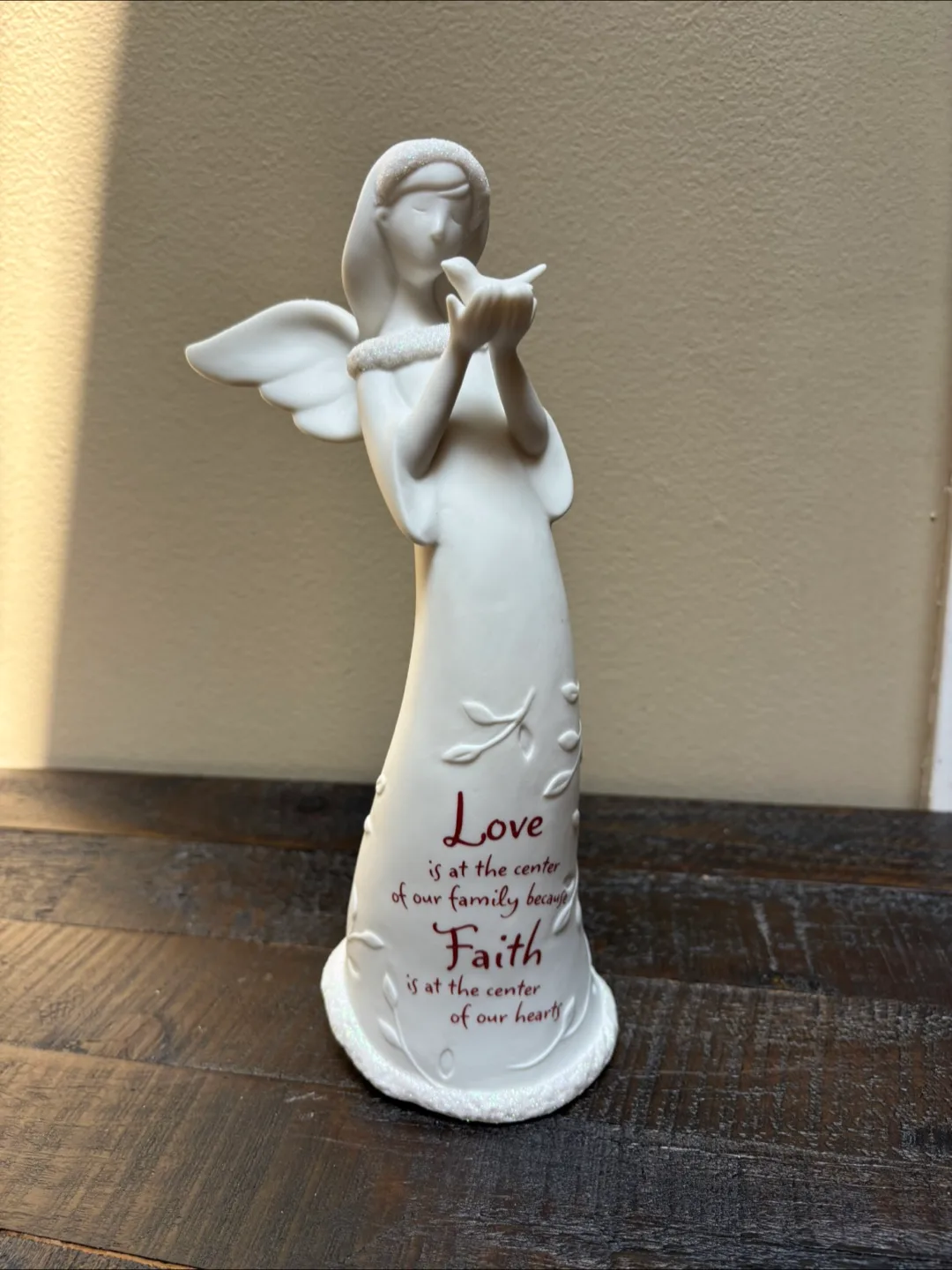 🇨🇦Angel Figurine - Love, Family, Faith thumbnail