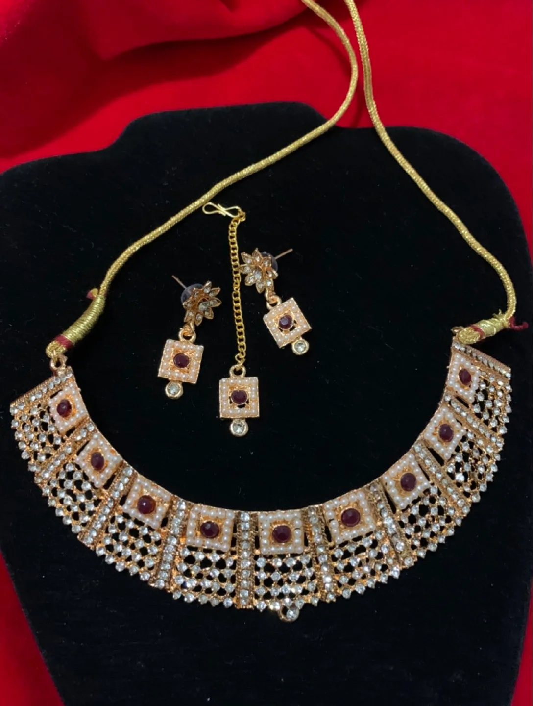 Necklace and Earring Set image indicator(2)