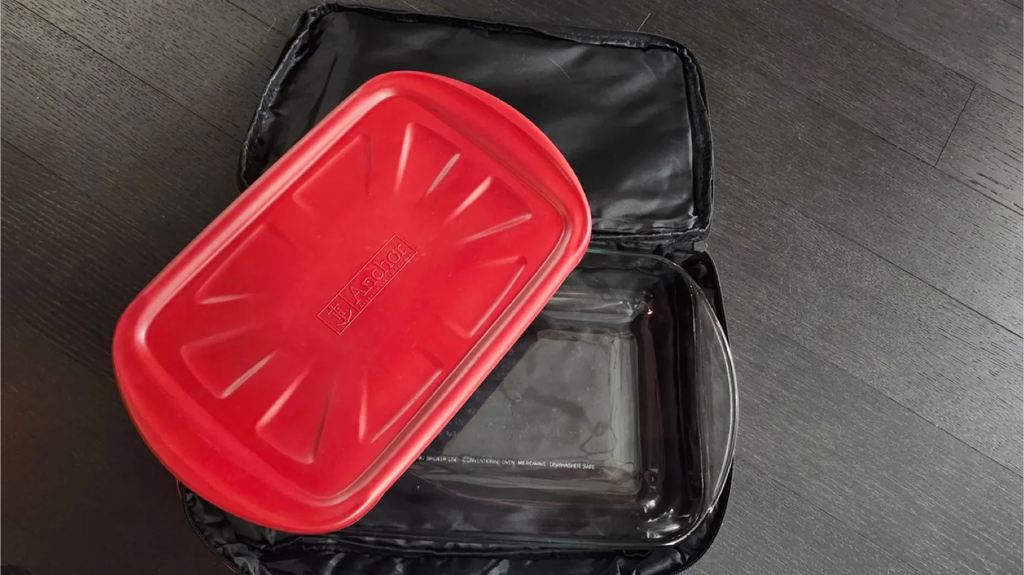 Anchor Hocking Temp-Assure Casserole Dish with Carrier image indicator(3)