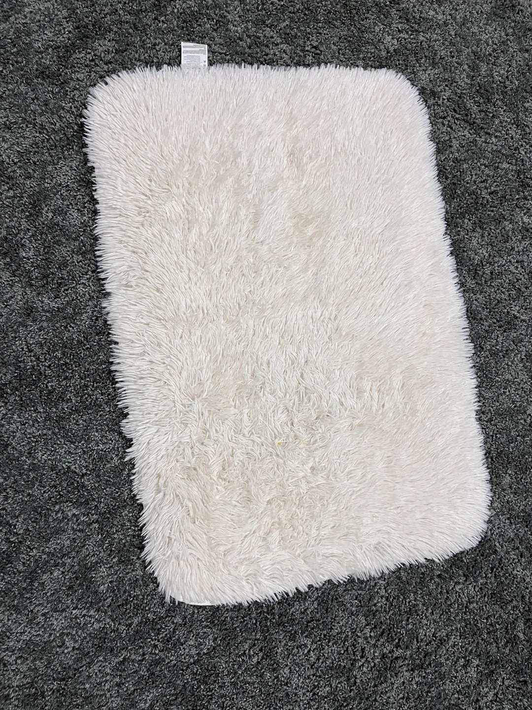 White Shaggy Bath Mat thumbnail