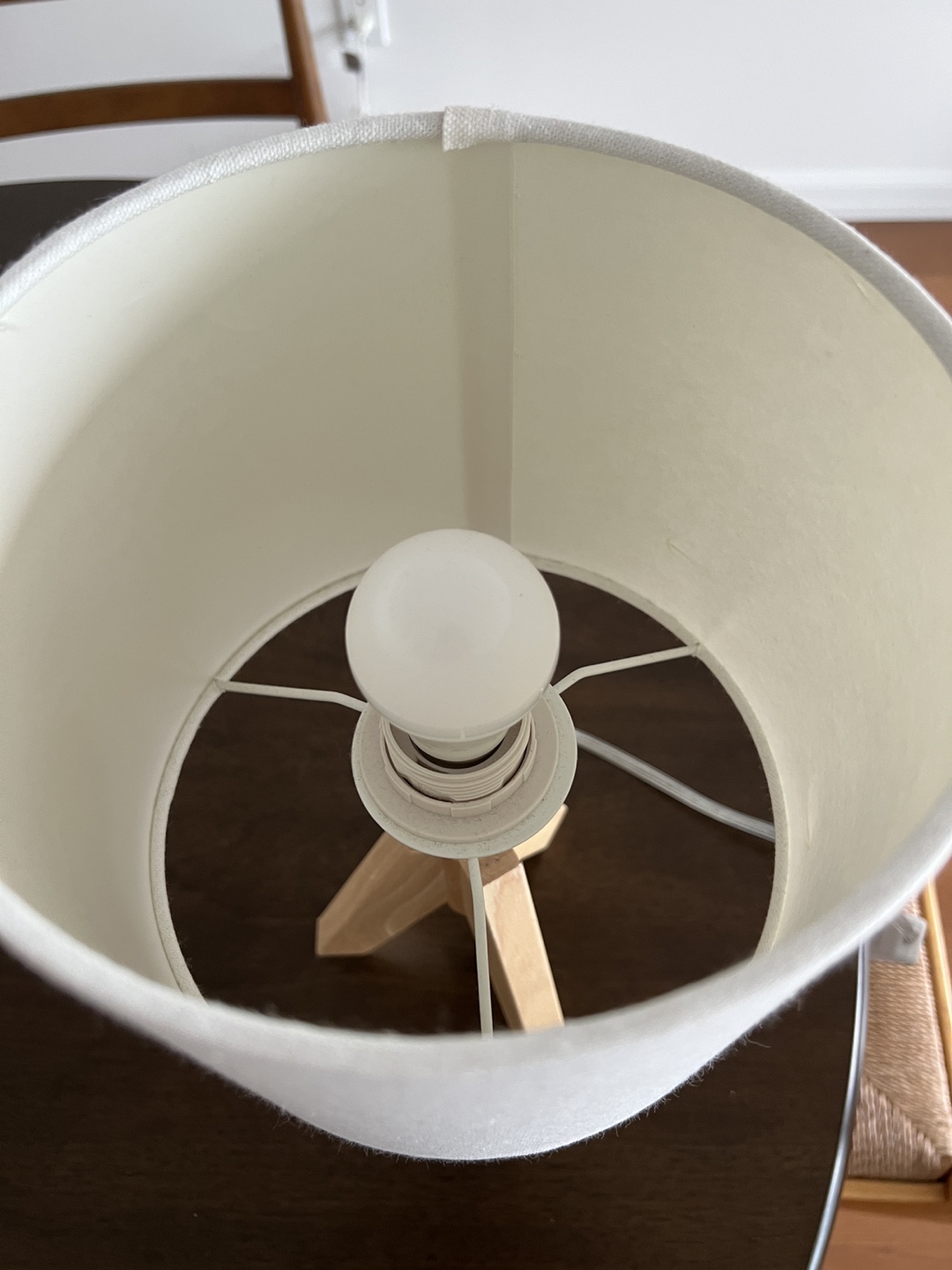 Two wooden tripod lamps - photo 3