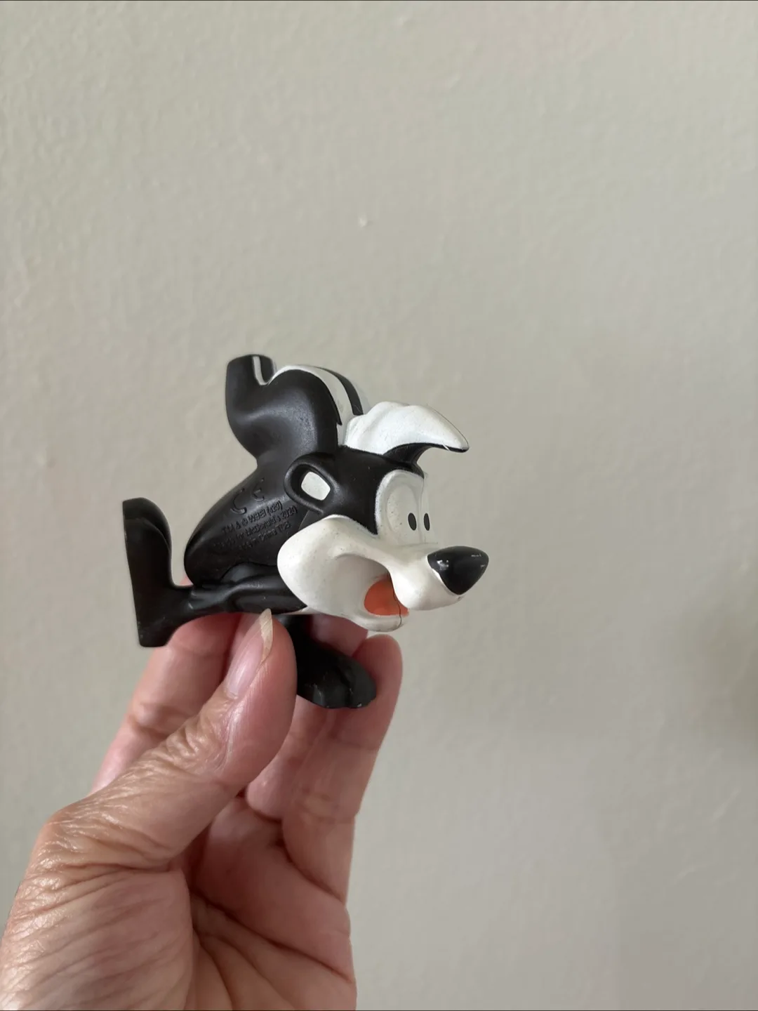 🇨🇦Vintage Looney Tunes Pepe Le Pew Figure thumbnail
