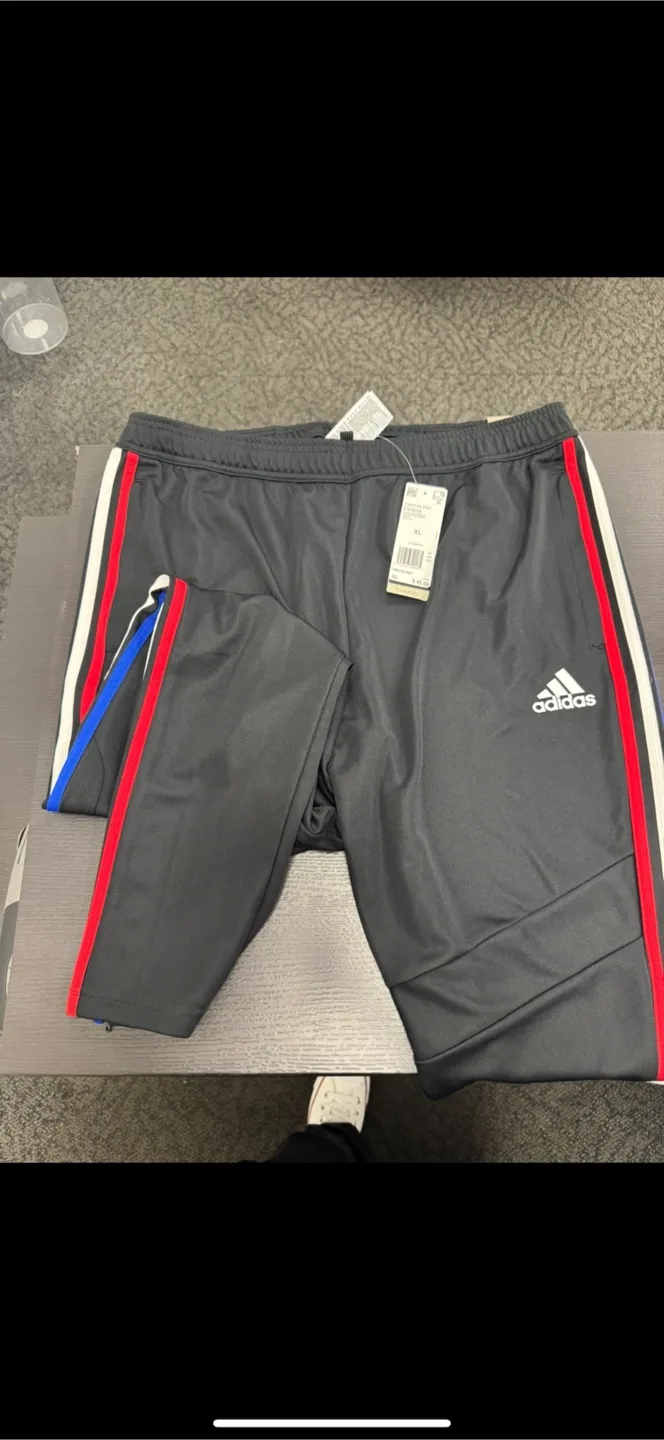 NEW WITH TAG Adidas Track Pants Size XL thumbnail