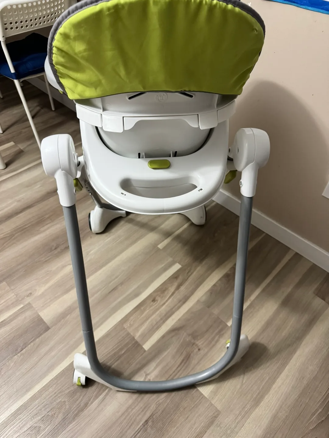 Fisher-Price High Chair - Green & Grey image indicator(4)