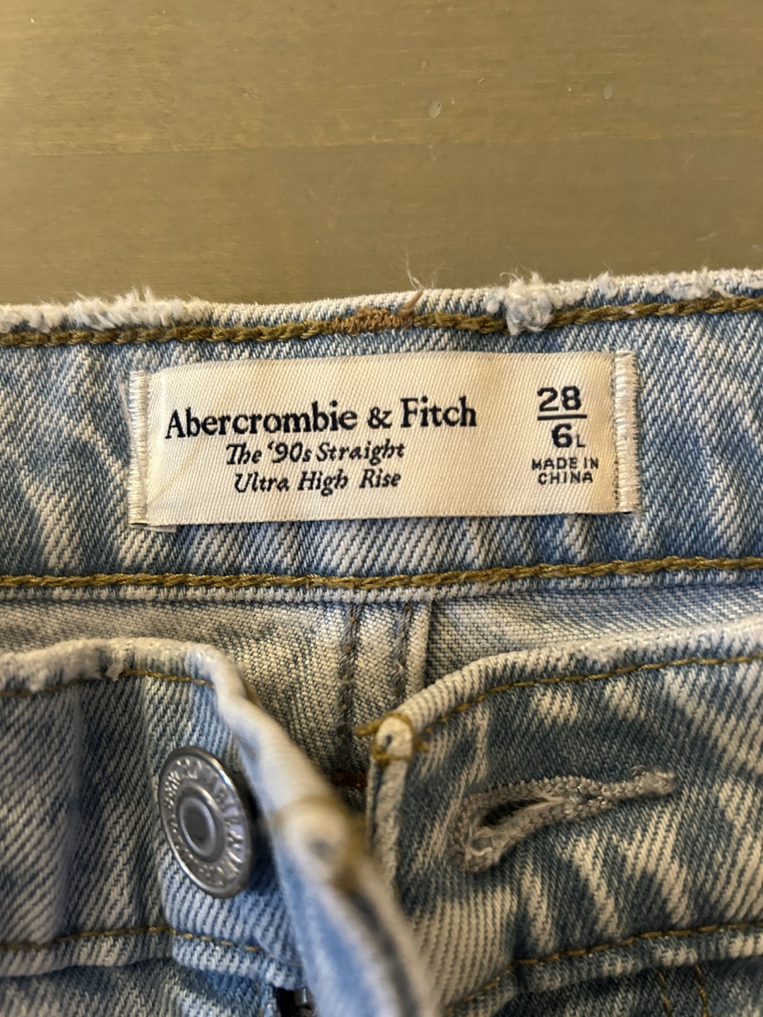 Abercrombie & Fitch 90s Straight Ultra High Rise Jeans - 28 - photo 3