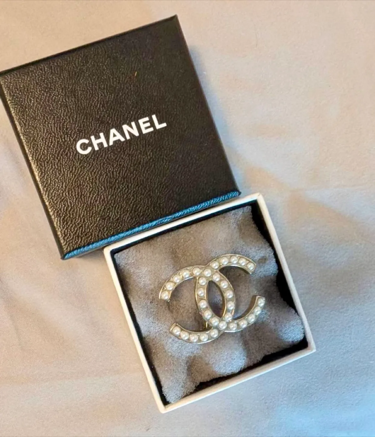 Chanel brooch thumbnail