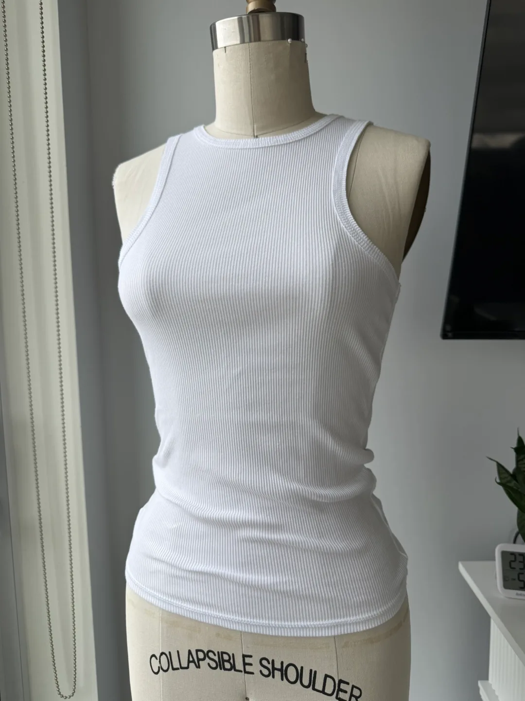 New with tags H&M White Ribbed Tank Top size xs thumbnail