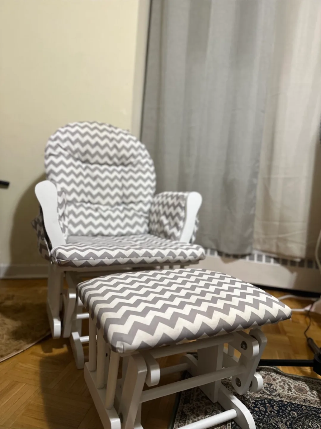 Glider Rocking Chair with Ottoman image indicator(2)