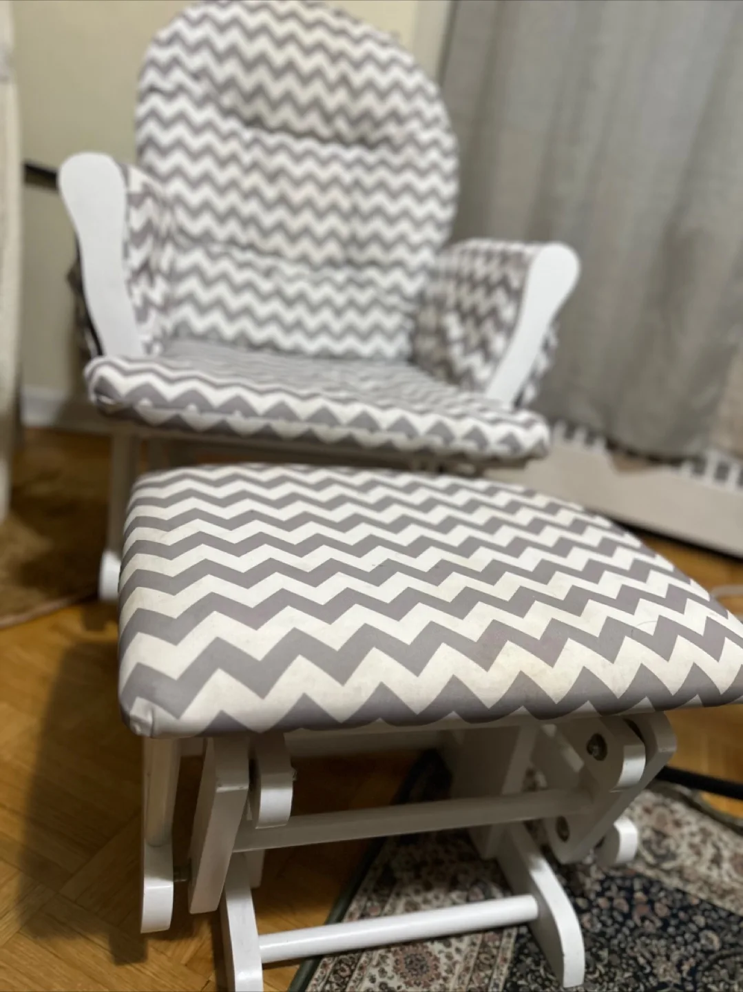 Glider Rocking Chair with Ottoman image indicator(3)