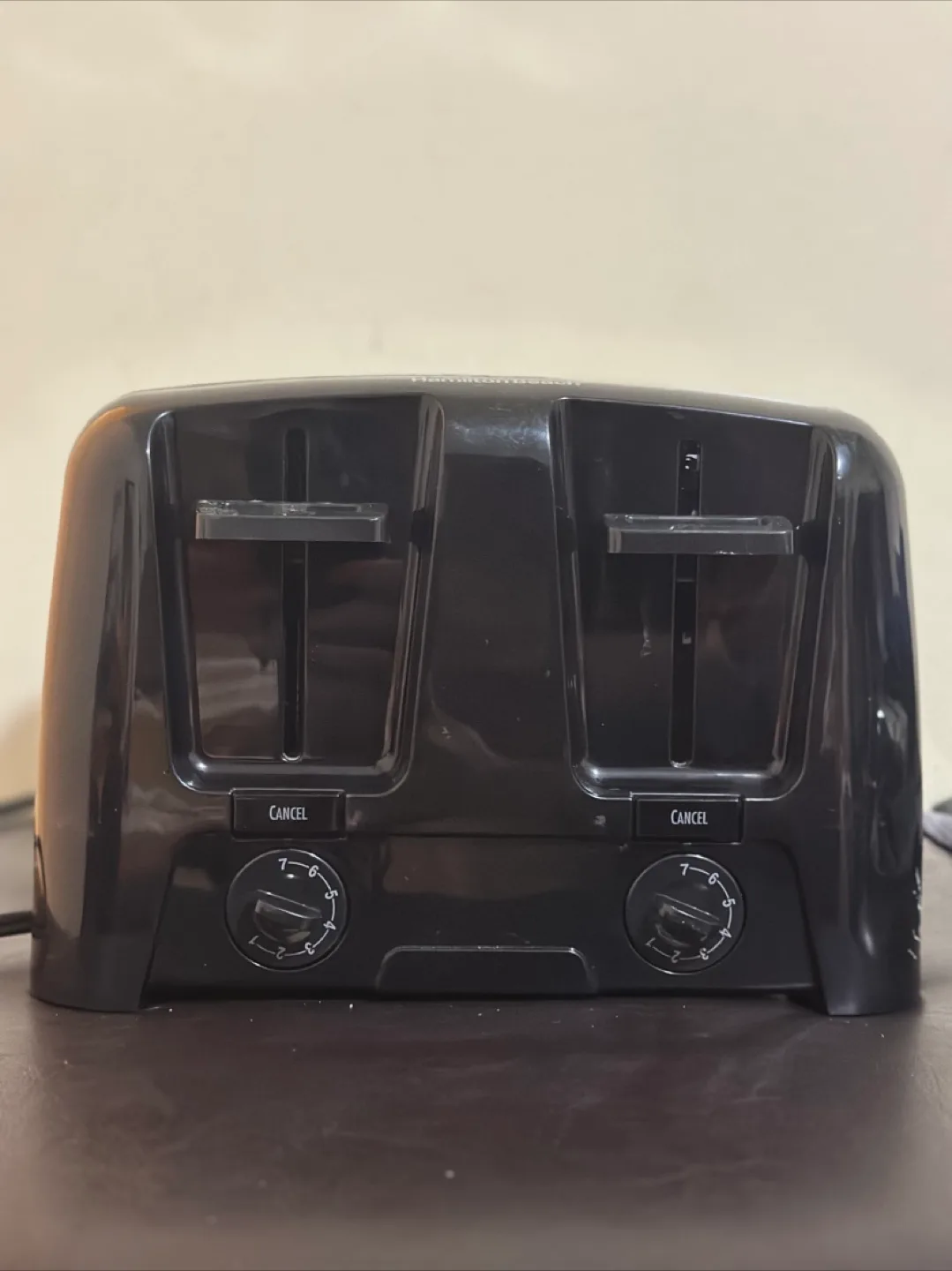 Hamilton Beach 4-Slice Toaster - Black & Silver image indicator(2)