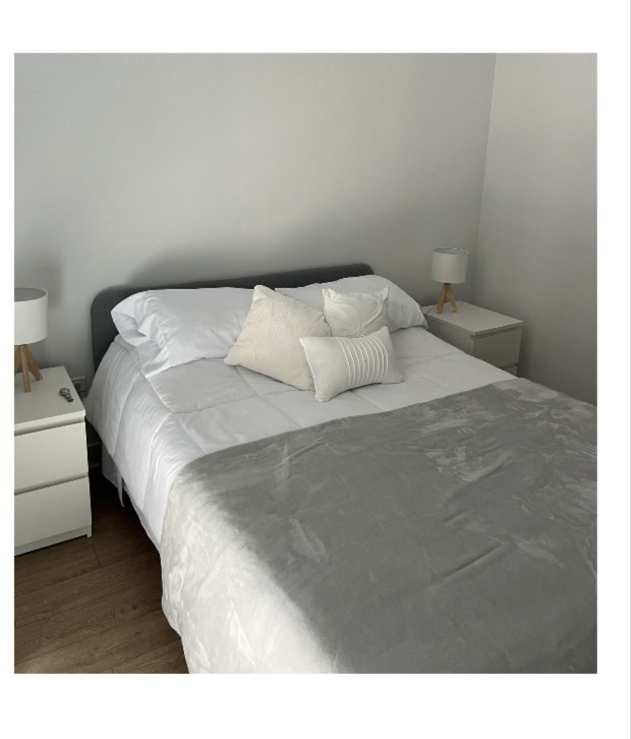 Bedroom Set : Queen Bed + Mattress + 2 Nightstands + 2 Lamps