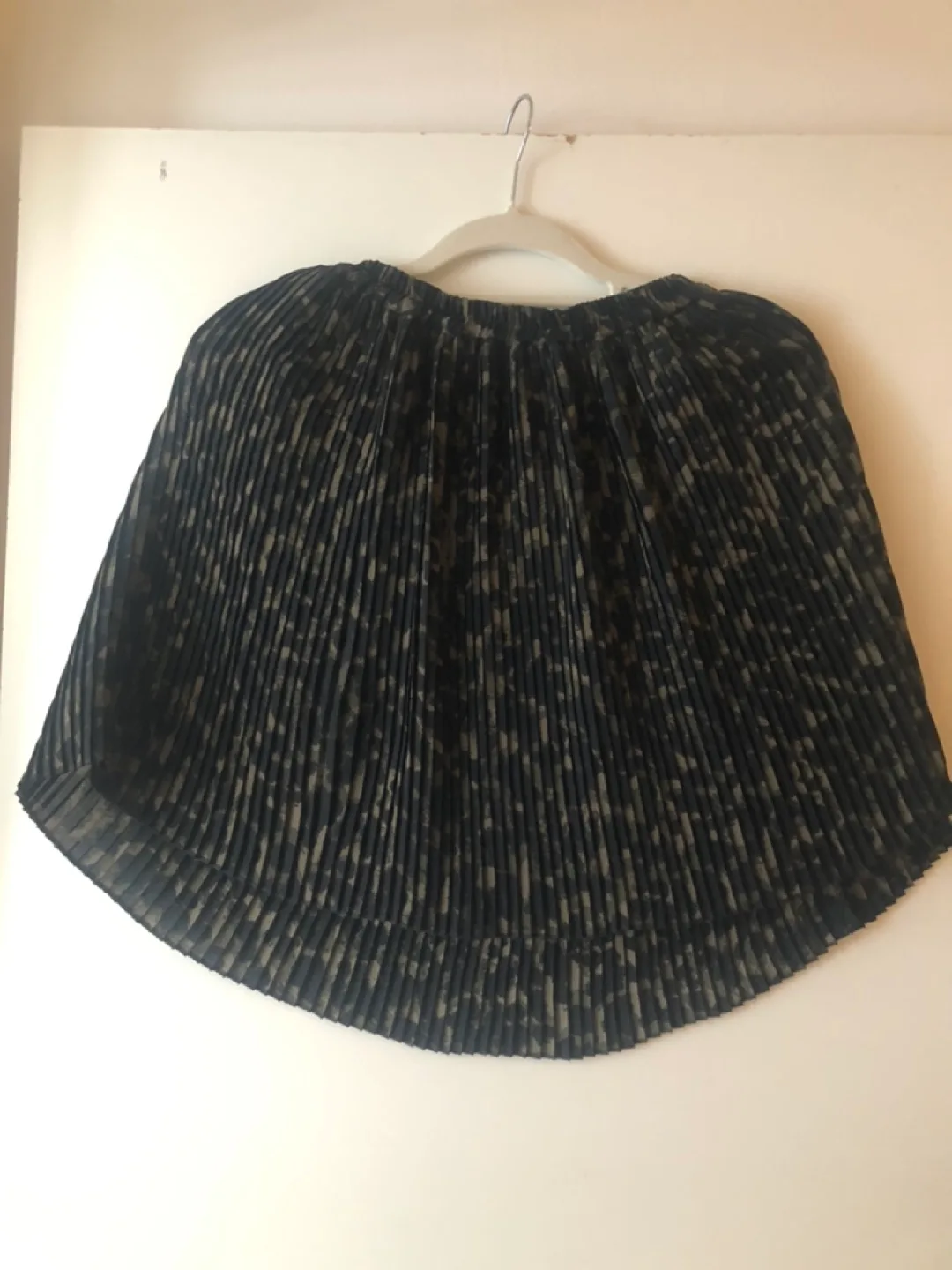 Green skirt thumbnail