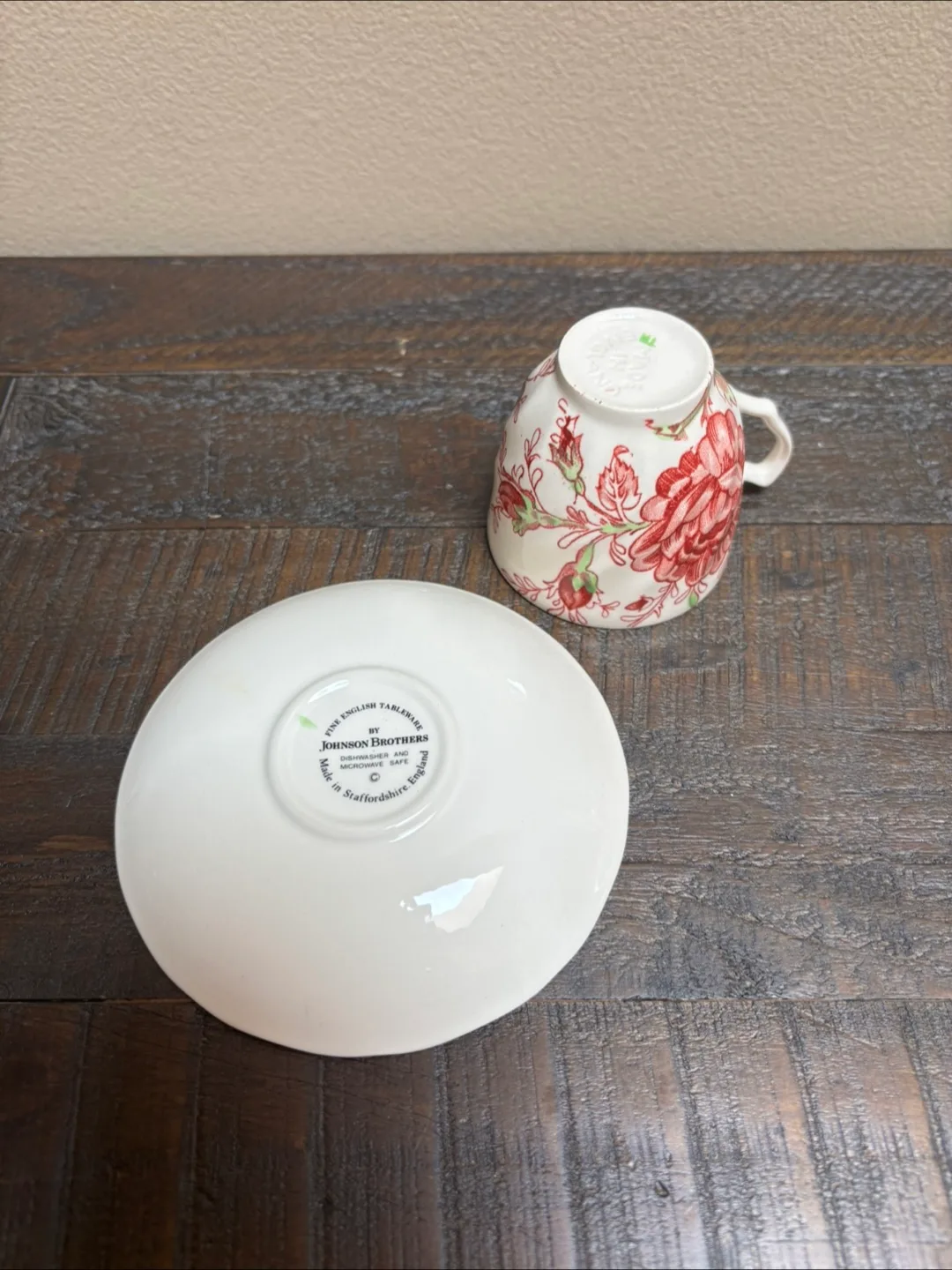 Johnson Brothers Cups & Saucers - Set of 2 image indicator(3)