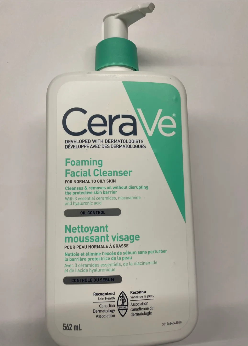 CeraVe Foaming Facial Cleanser thumbnail