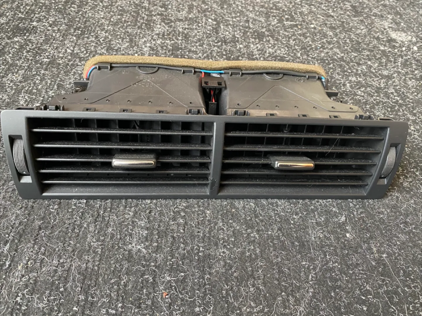AUDI B7/ A4 DASHBOARD AIR VENT thumbnail