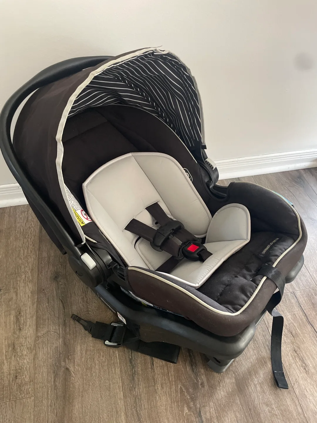 Graco SnugRide SR35 LT LX Infant Car Seat and Extra Base image indicator(2)