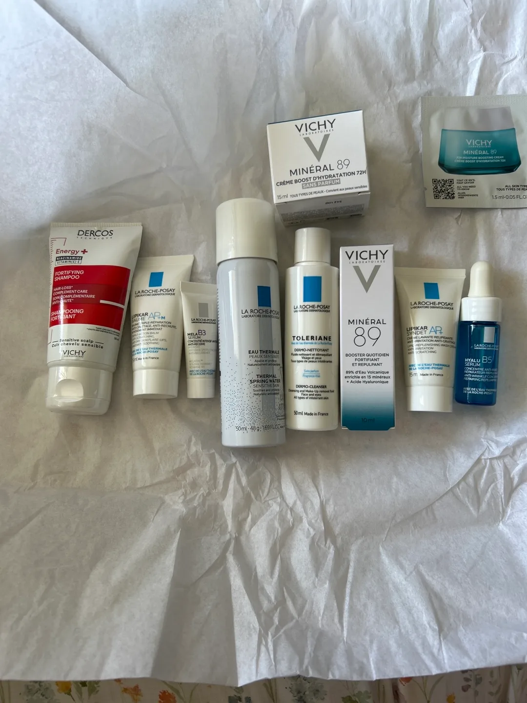 La Roche-Posay & Vichy Skincare Discovery Gift Set image indicator(4)