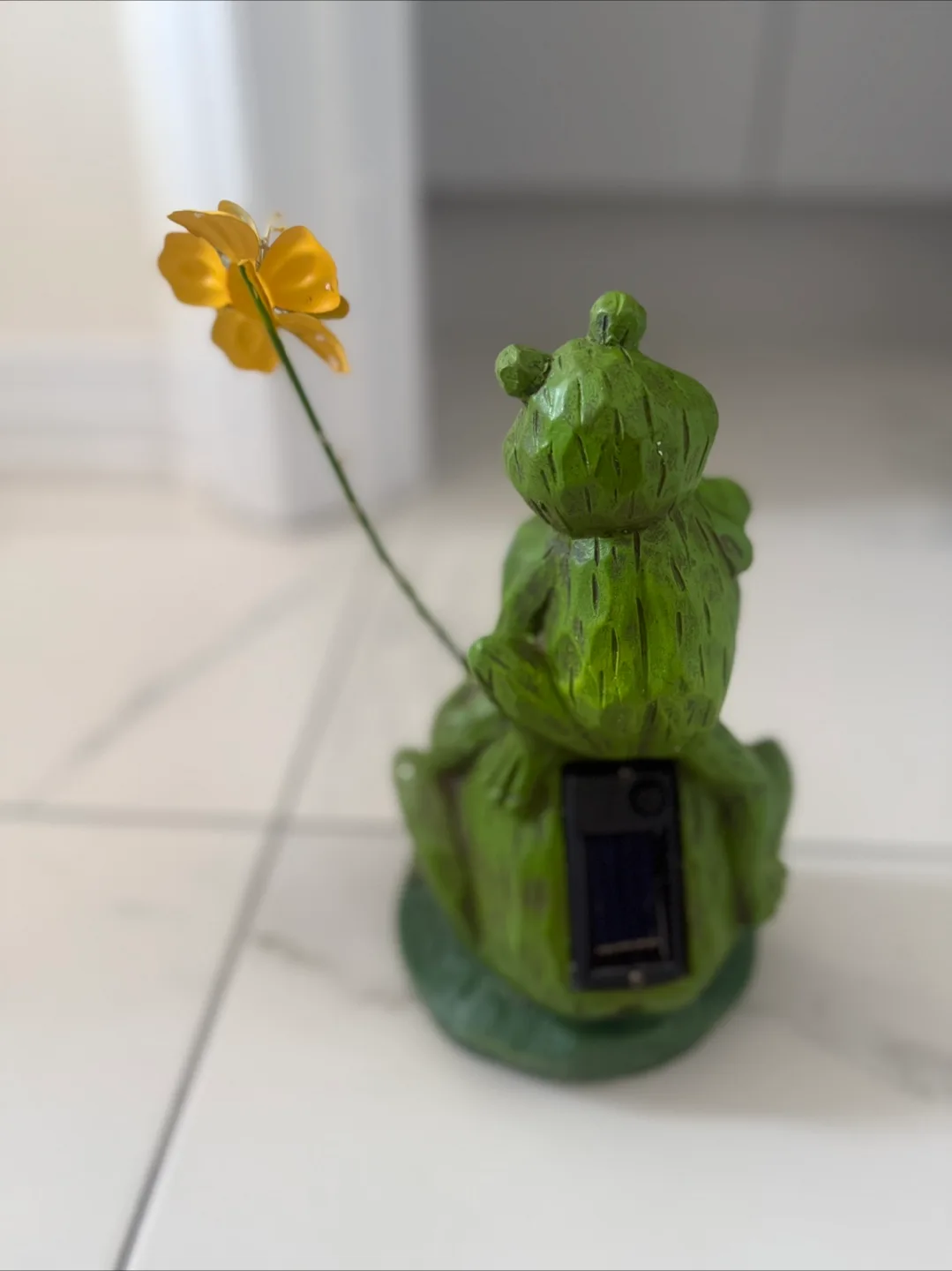 New in box - Solar Garden Frog Garden Decor image indicator(2)