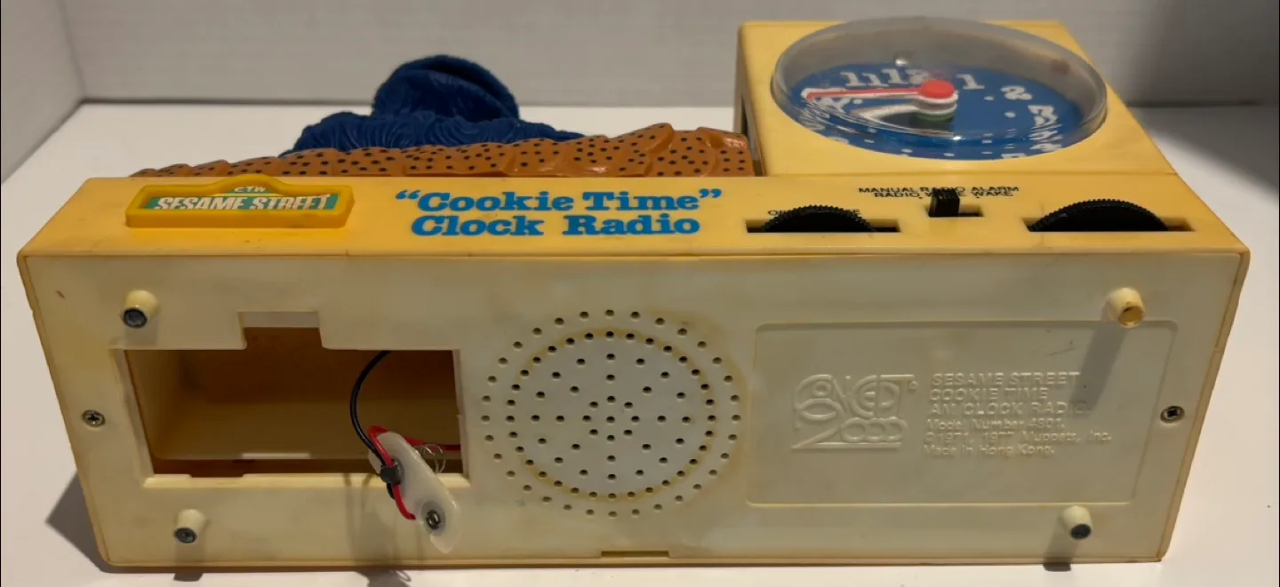 Vintage 1970s Sesame Street Cookie Monster Alarm Clock Radio image indicator(5)