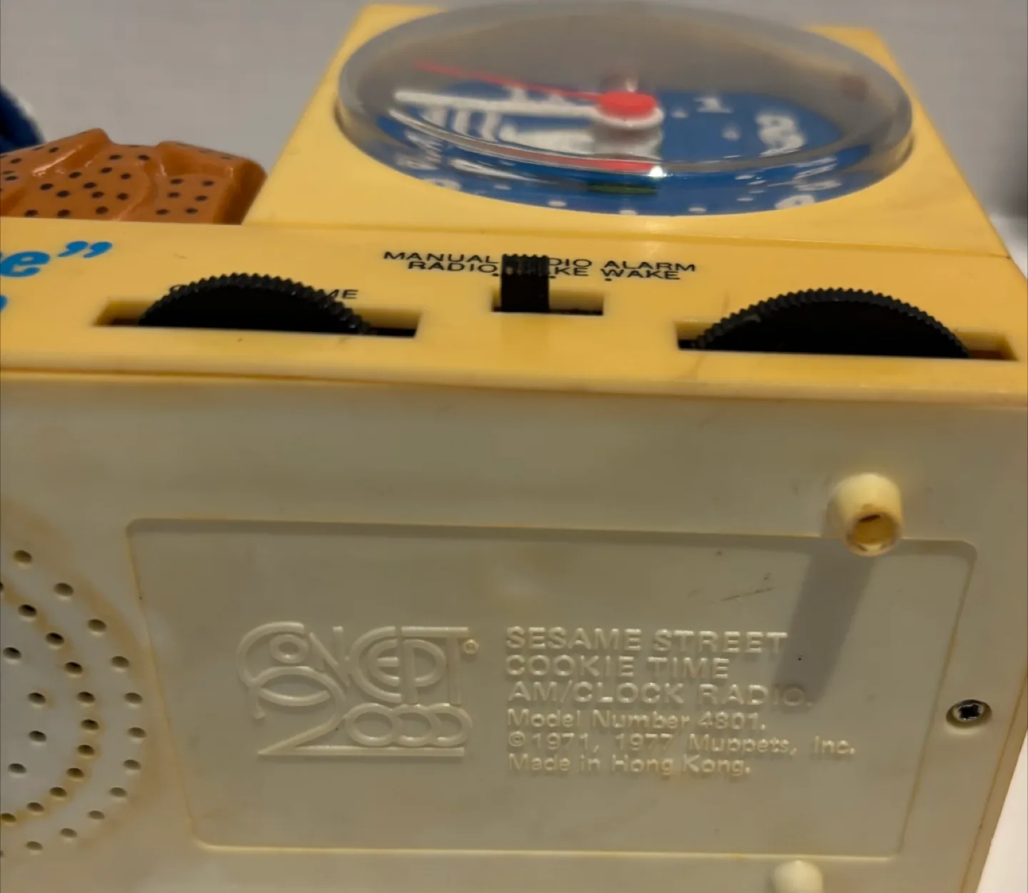 Vintage 1970s Sesame Street Cookie Monster Alarm Clock Radio image indicator(6)