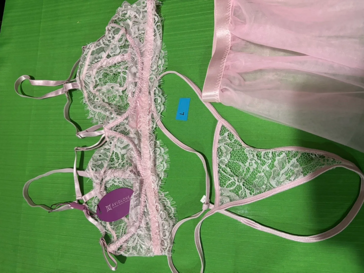 Avidlove Lingerie Set - Size L - Pink thumbnail