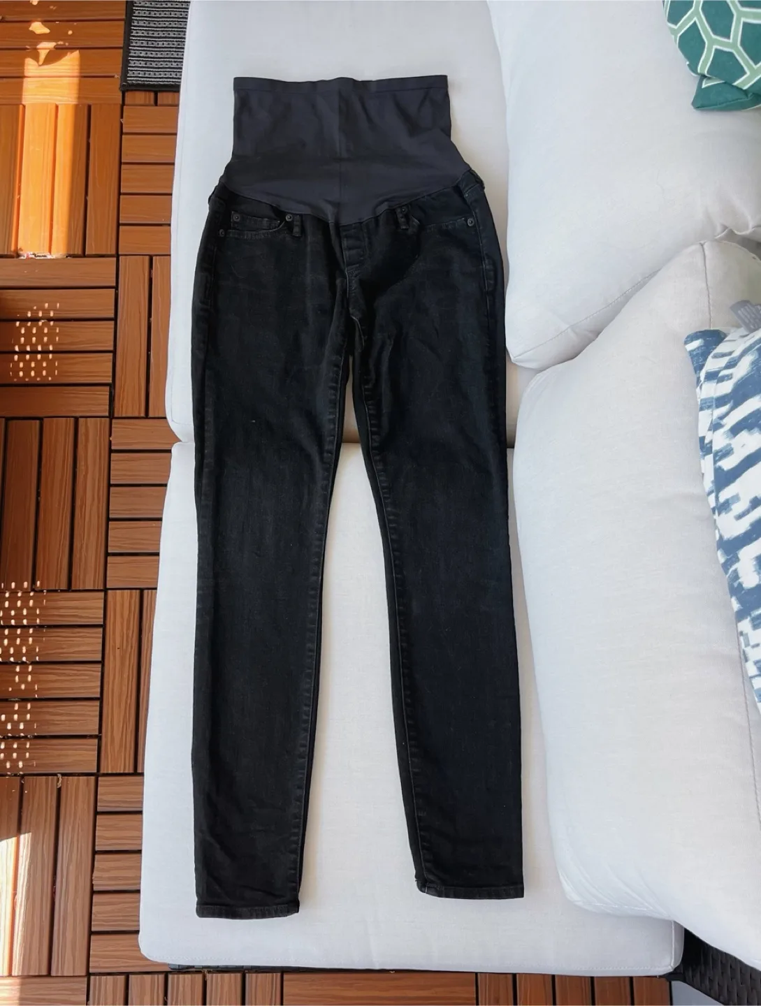 Gap Maternity True Skinny Jeans - Size 25 thumbnail