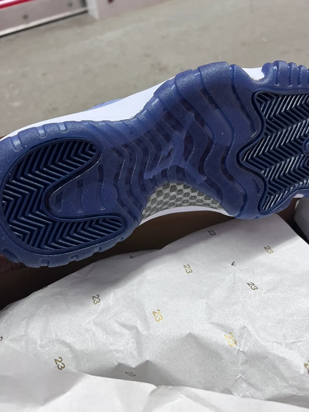 Brand New Air Jordan 11 Retro 'Midnight Navy' Women's Size 7.5 image indicator(6)