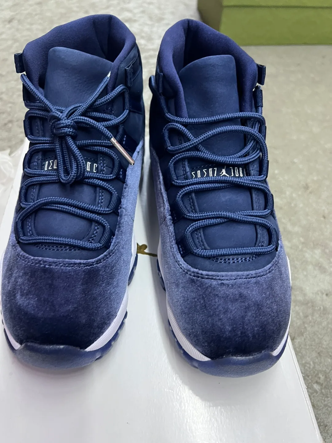 Brand New Air Jordan 11 Retro 'Midnight Navy' Women's Size 7.5 image indicator(2)